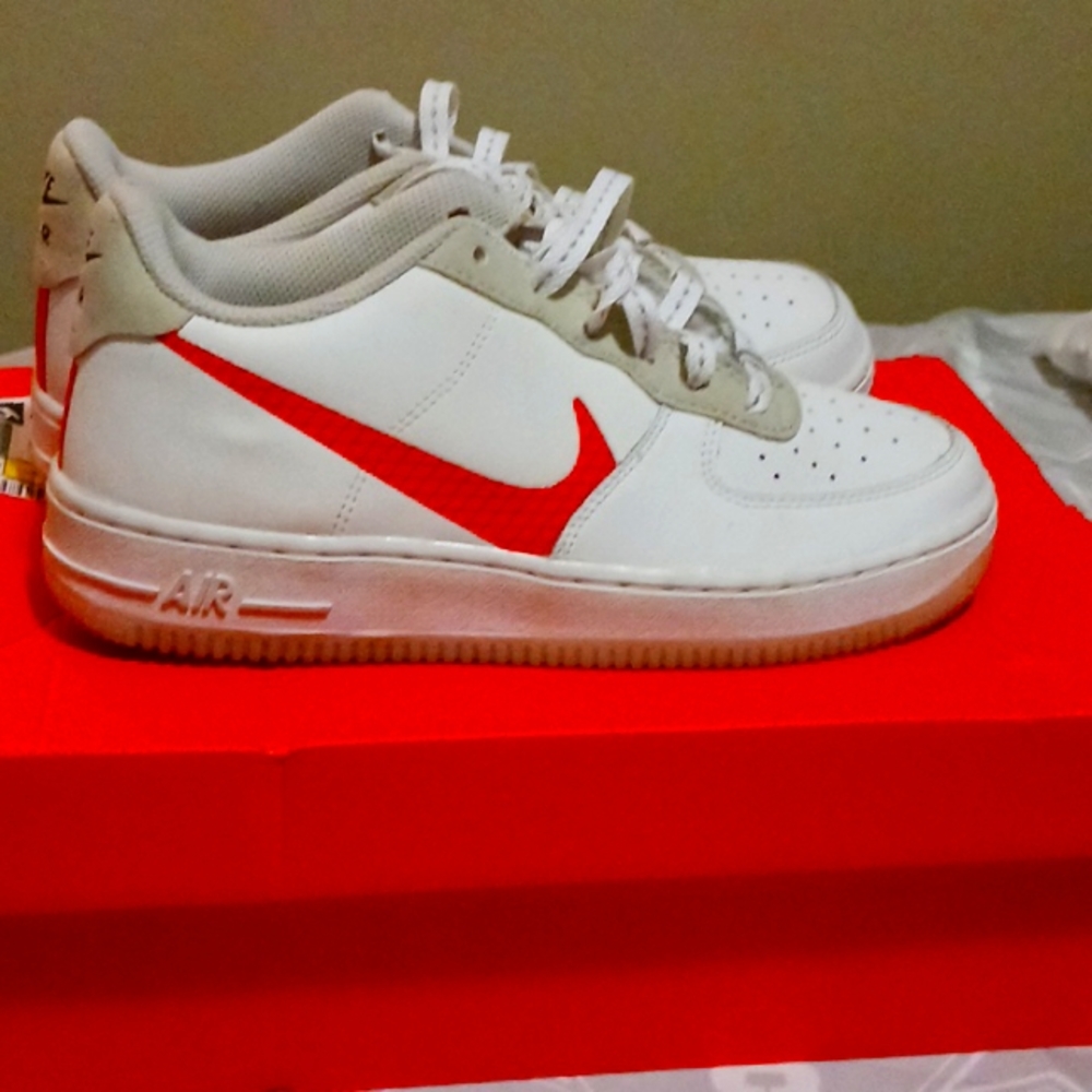 Boy's shoes
